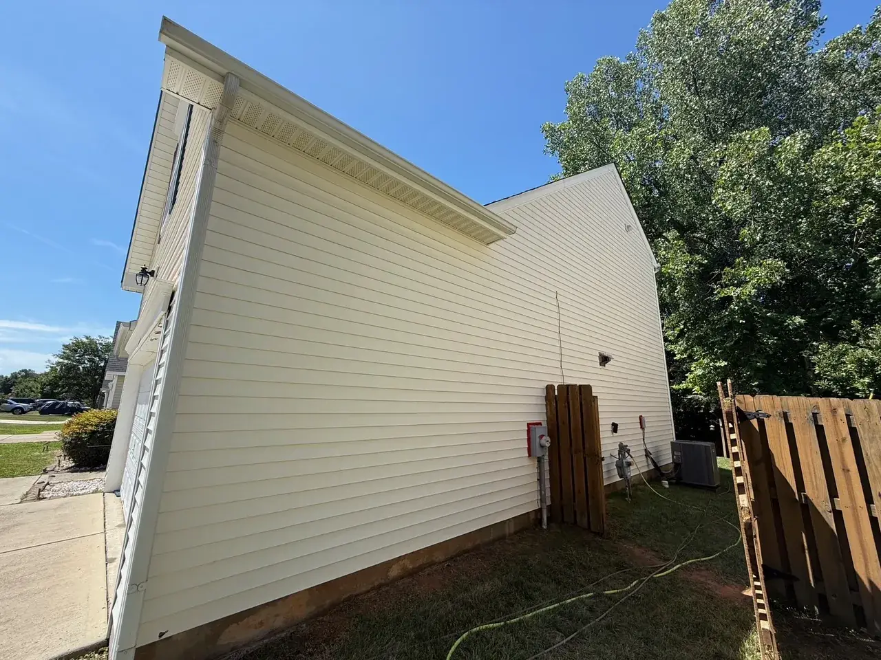 Clean white vinyl siding after house soft wash
